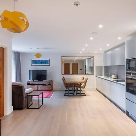 Stylish 2 Bed 2 Bath In Highgate & Free Parking Apartment ลอนดอน ภายนอก รูปภาพ